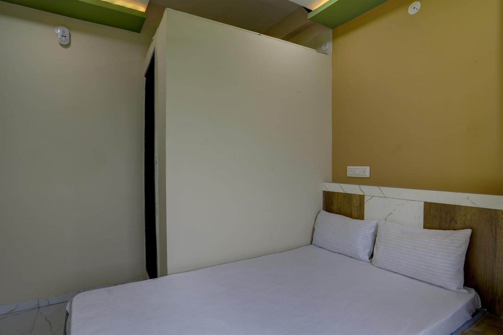 Spot On Hotel Ronak Place อินดอร์ ภายนอก รูปภาพ